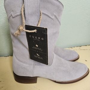 Cue Men's Light Gray Suede Boots